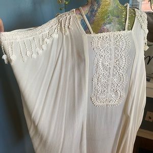 Linen embroidered blouse / cream / cold shoulder / beautiful detail